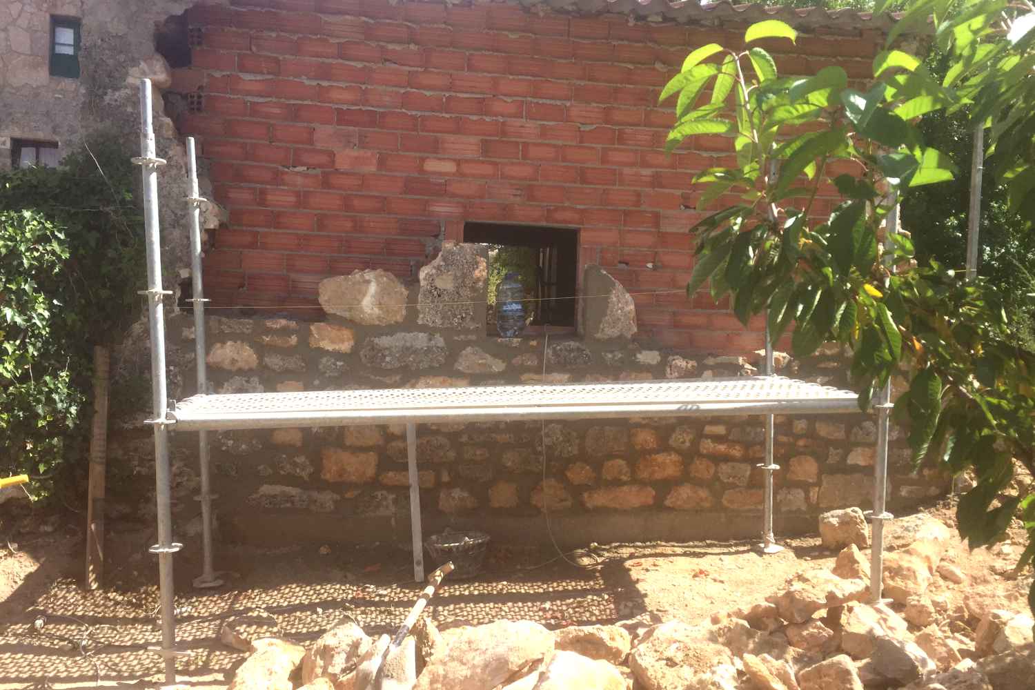 Avanzando la obra de rehabilitación de fachada de piedra